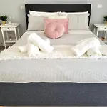 Eden House Apartment